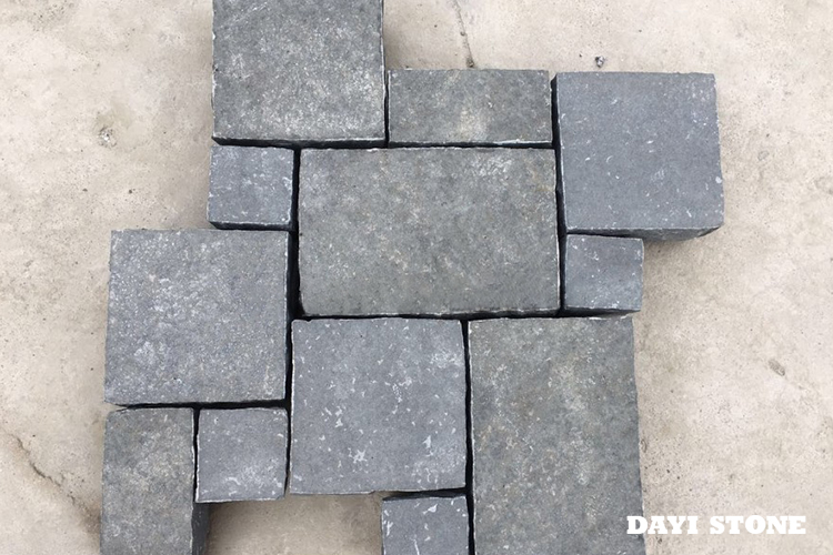 Cubes ZP Black Basalt Top flamed edges natural split bottom sawn